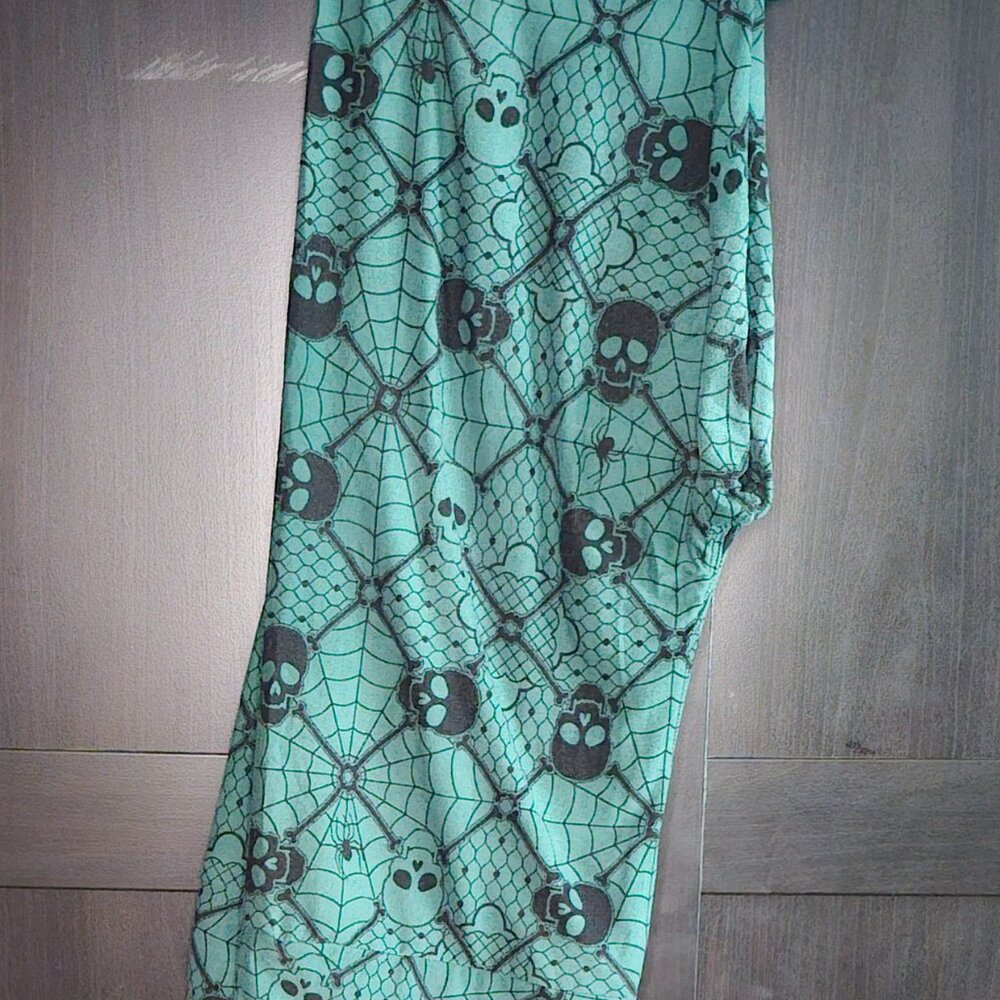 LuLaRoe Leggings - Tall and Curvy - Skulls